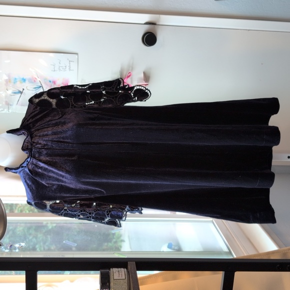 Umgee Dresses & Skirts - Elegant Navy Blue Velvet Dress with Lace Sleeves